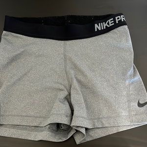 Nike pro medium